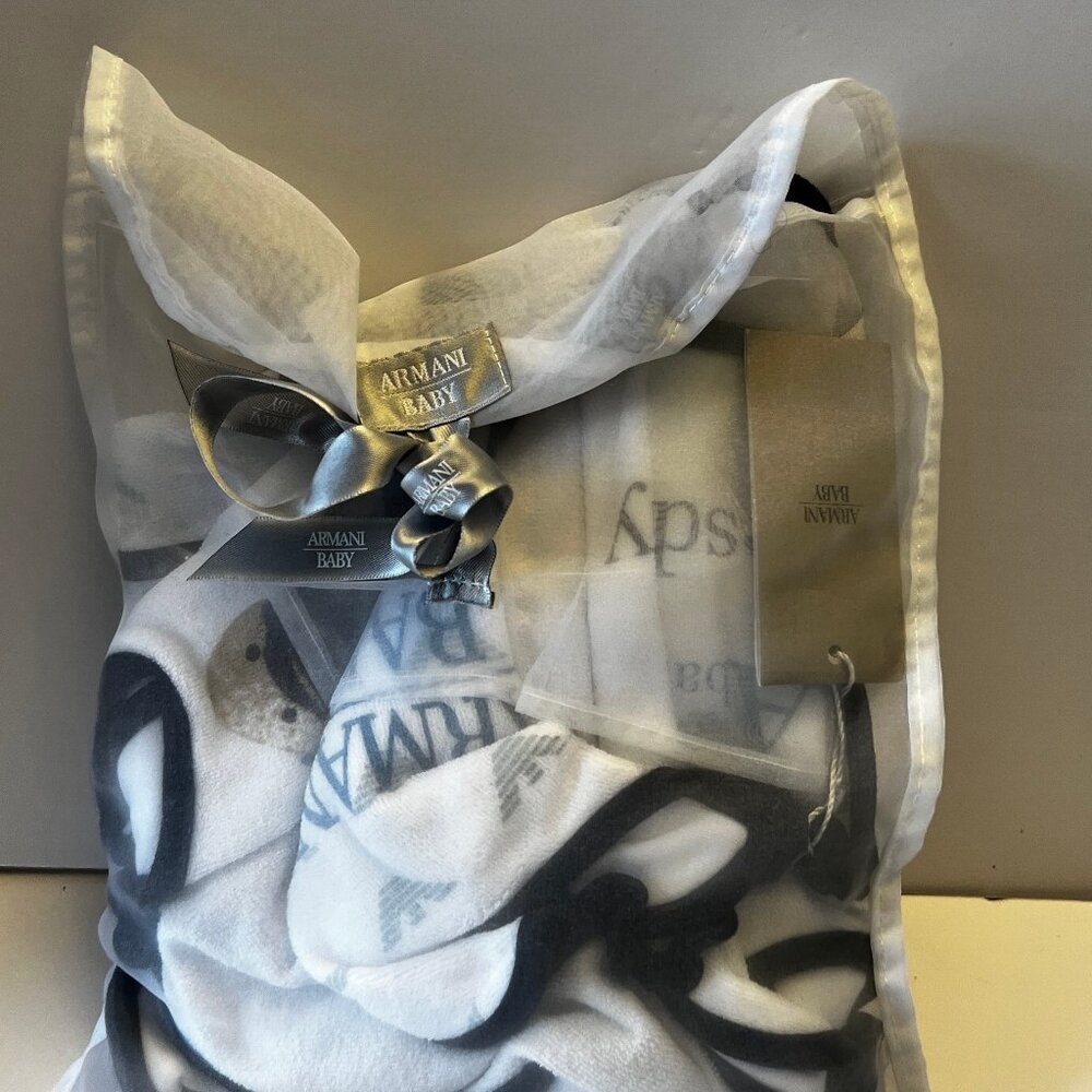 Armani Baby 7-Day Bib Set